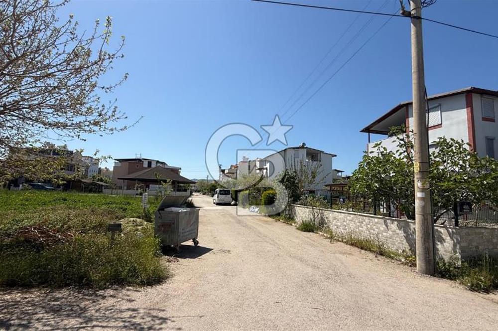 Sahile Yürüyüş Mesafesinde Bahçe İçinde Tripleks Köşe Villa