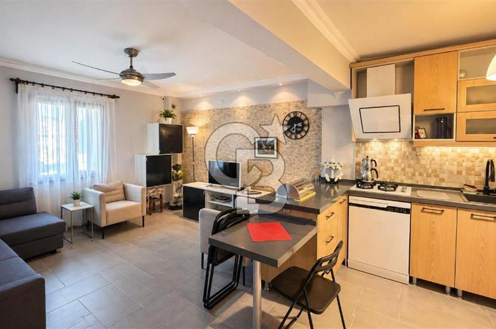 Sahile Yürüyüş Mesafesinde Bahçe İçinde Tripleks Köşe Villa