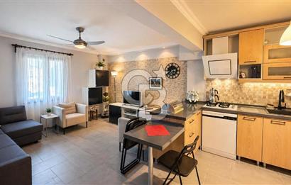 Sahile Yürüyüş Mesafesinde Bahçe İçinde Tripleks Köşe Villa