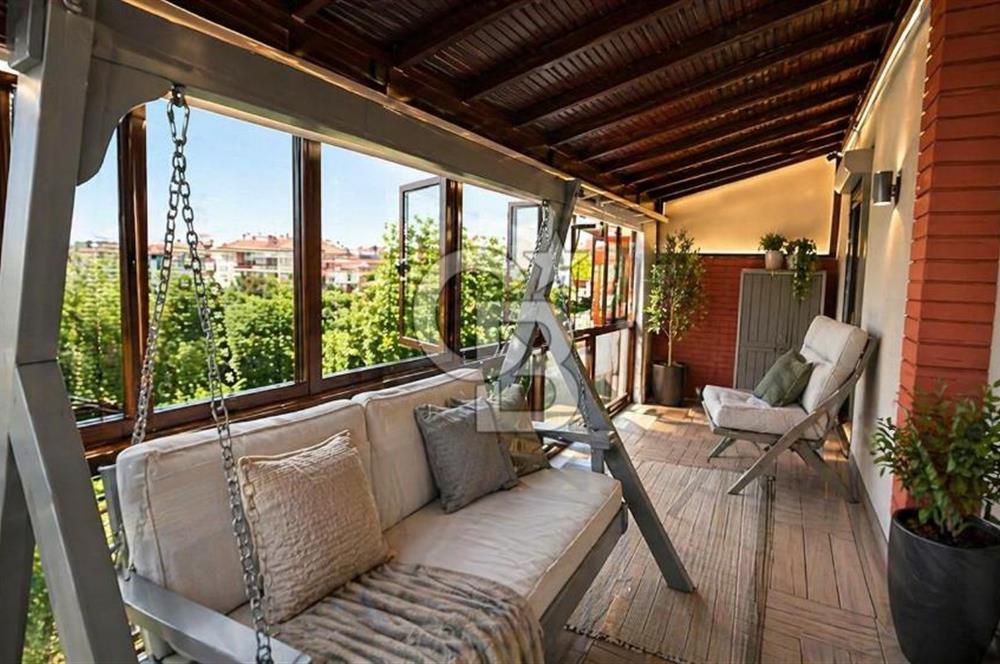 Sahile Yürüyüş Mesafesinde Bahçe İçinde Tripleks Köşe Villa