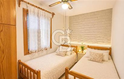 Sahile Yürüyüş Mesafesinde Bahçe İçinde Tripleks Köşe Villa