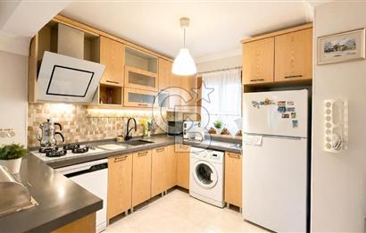 Sahile Yürüyüş Mesafesinde Bahçe İçinde Tripleks Köşe Villa