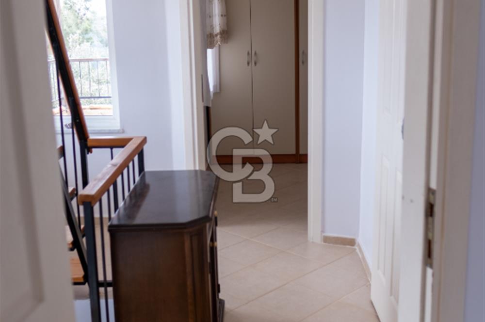 PANOROMİK DENİZ MANZARALI Sarıgerme'de Kiralık Eşyalı 3+1 Bahçe Tripleks