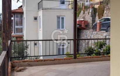 PANOROMİK DENİZ MANZARALI Sarıgerme'de Kiralık Eşyalı 3+1 Bahçe Tripleks