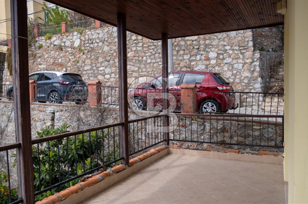 PANOROMİK DENİZ MANZARALI Sarıgerme'de Kiralık Eşyalı 3+1 Bahçe Tripleks