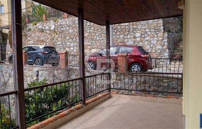 PANOROMİK DENİZ MANZARALI Sarıgerme'de Kiralık Eşyalı 3+1 Bahçe Tripleks