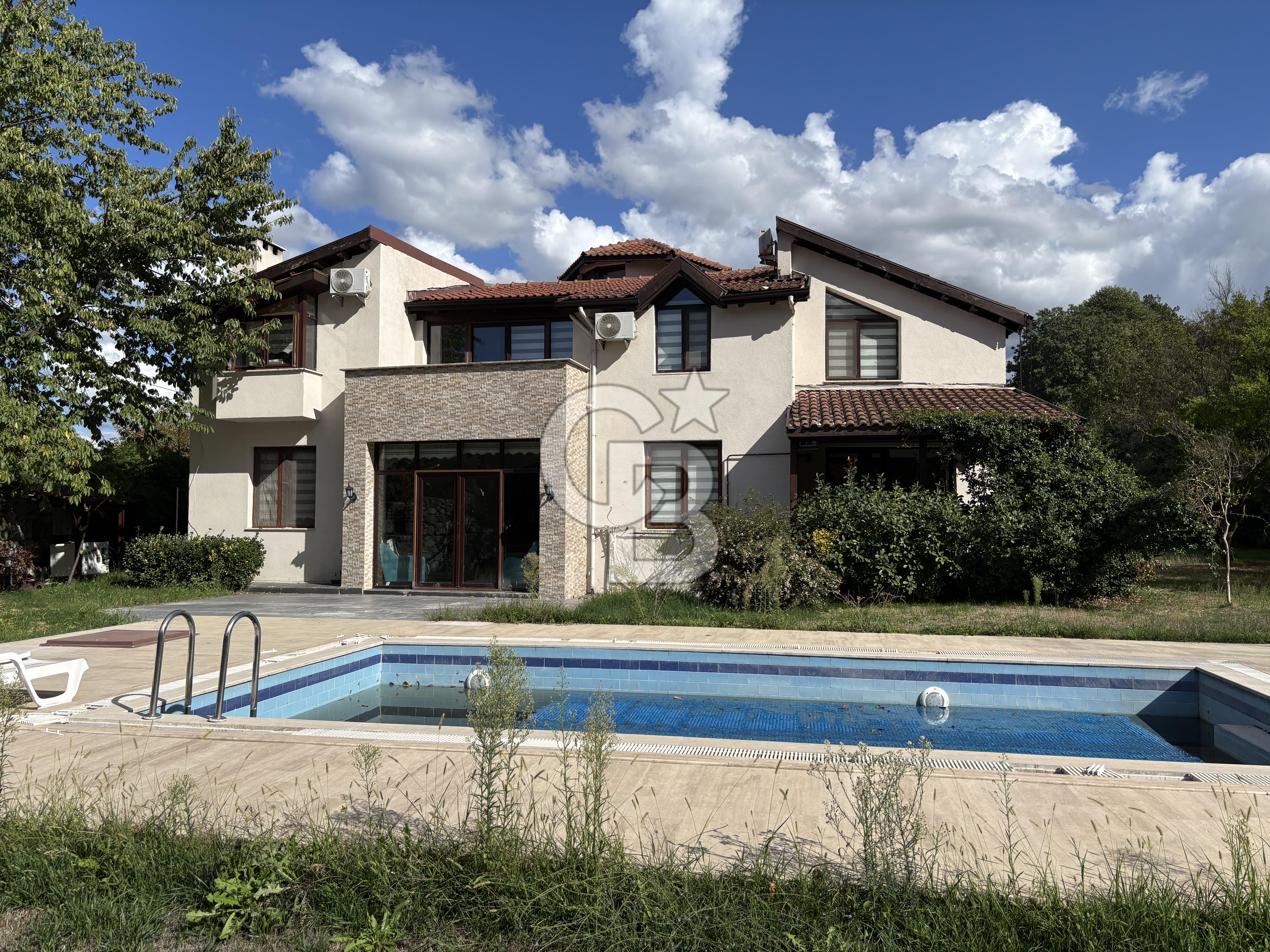 900 m² Arsa İçinde Kat Mülkiyetli Müstakil Havuzlu Harika Villa