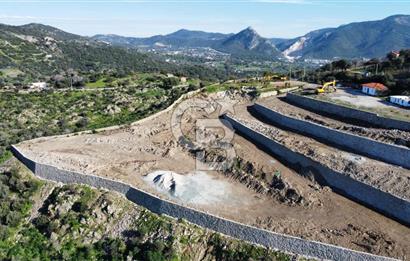 BODRUM GÜRECEDE TERASLAMASI YAPILI DENİZ MANZARALI 255M2 ARSA