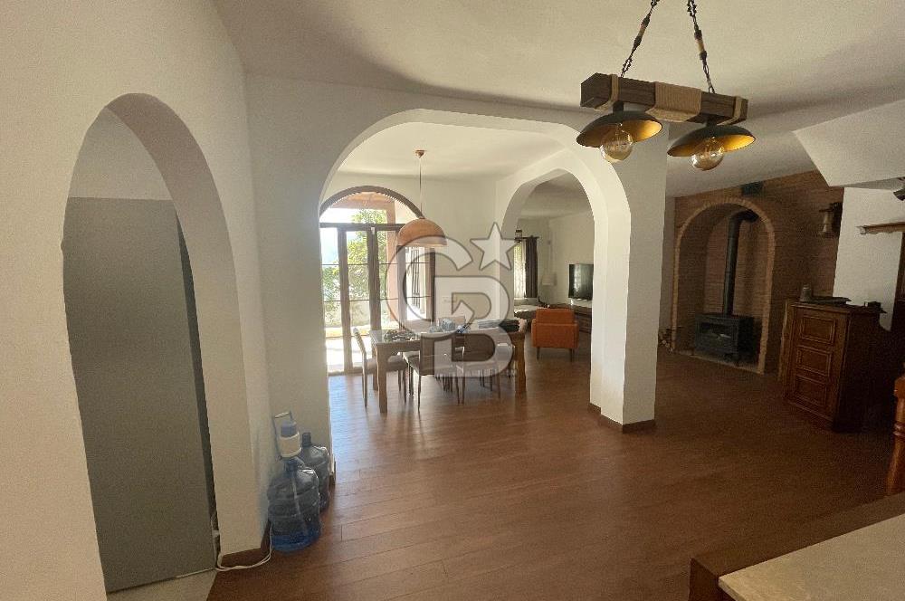BODRUM UMURÇA MERKEZİ KONUMDA EŞYALI SATILIK GENİŞ KULLANIŞLI MÜSTAKİL VİLLA 
