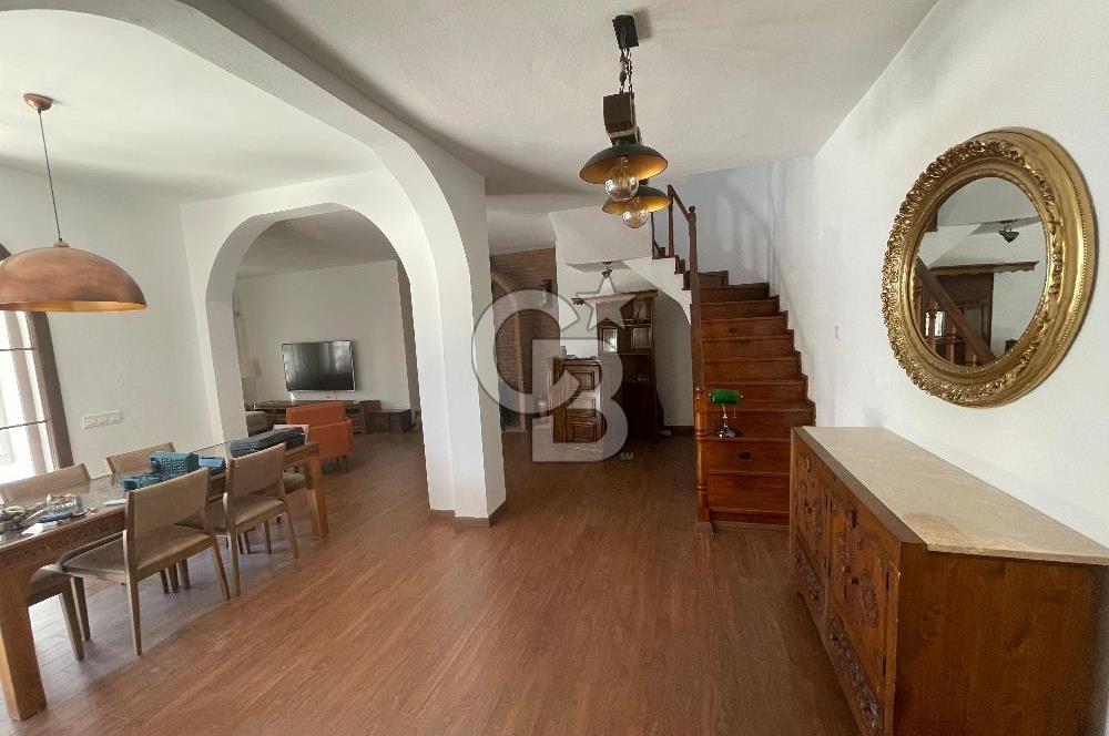 BODRUM UMURÇA MERKEZİ KONUMDA EŞYALI SATILIK GENİŞ KULLANIŞLI MÜSTAKİL VİLLA 