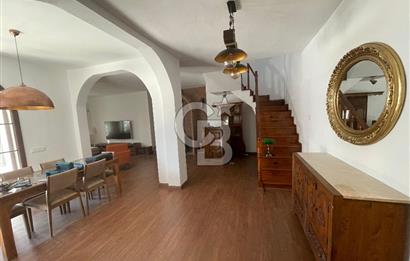 BODRUM UMURÇA MERKEZİ KONUMDA EŞYALI SATILIK GENİŞ KULLANIŞLI MÜSTAKİL VİLLA 