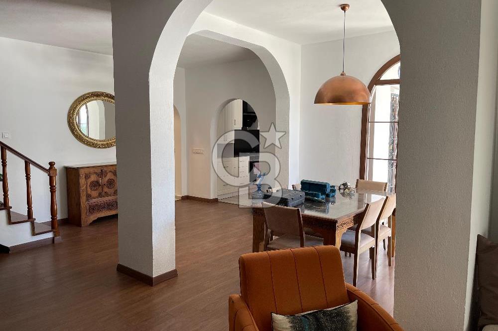 BODRUM UMURÇA MERKEZİ KONUMDA EŞYALI SATILIK GENİŞ KULLANIŞLI MÜSTAKİL VİLLA 