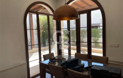 BODRUM UMURÇA MERKEZİ KONUMDA EŞYALI SATILIK GENİŞ KULLANIŞLI MÜSTAKİL VİLLA 