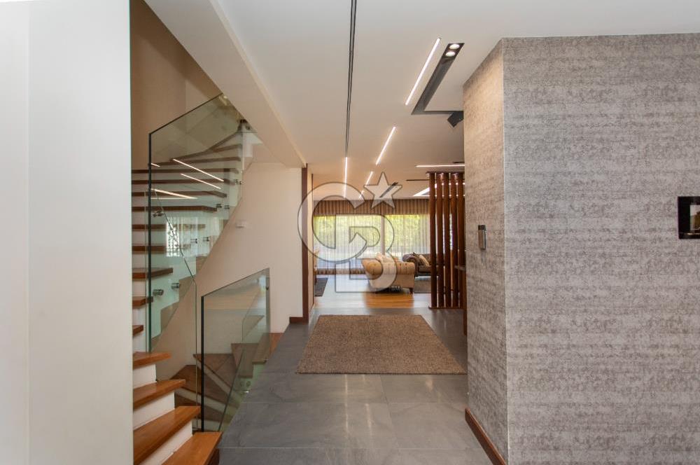 Gaziemir de satılık 7 odalı ultra lüks villa özel spa ve havuzlu