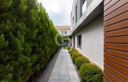 Gaziemir de satılık 7 odalı ultra lüks villa özel spa ve havuzlu