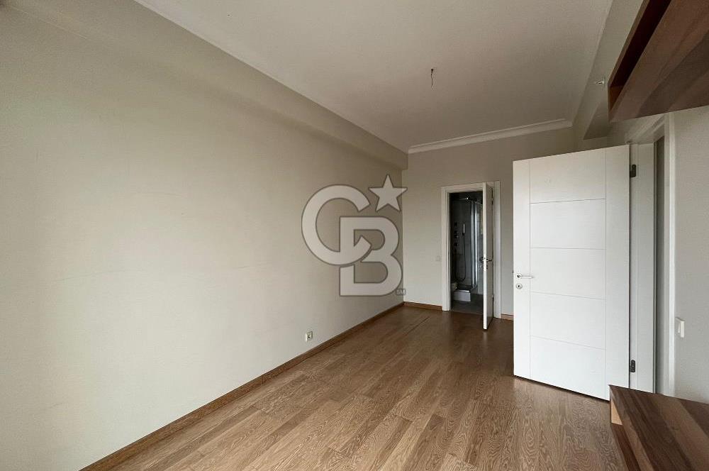Erenköy Kazımkarabekirpaşa sokakta 3+1 boş, deniz gören havuzlu, otoparklı daire 