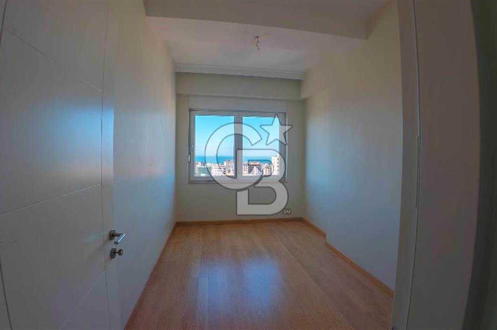 Erenköy Kazımkarabekirpaşa sokakta 3+1 boş, deniz gören havuzlu, otoparklı daire 