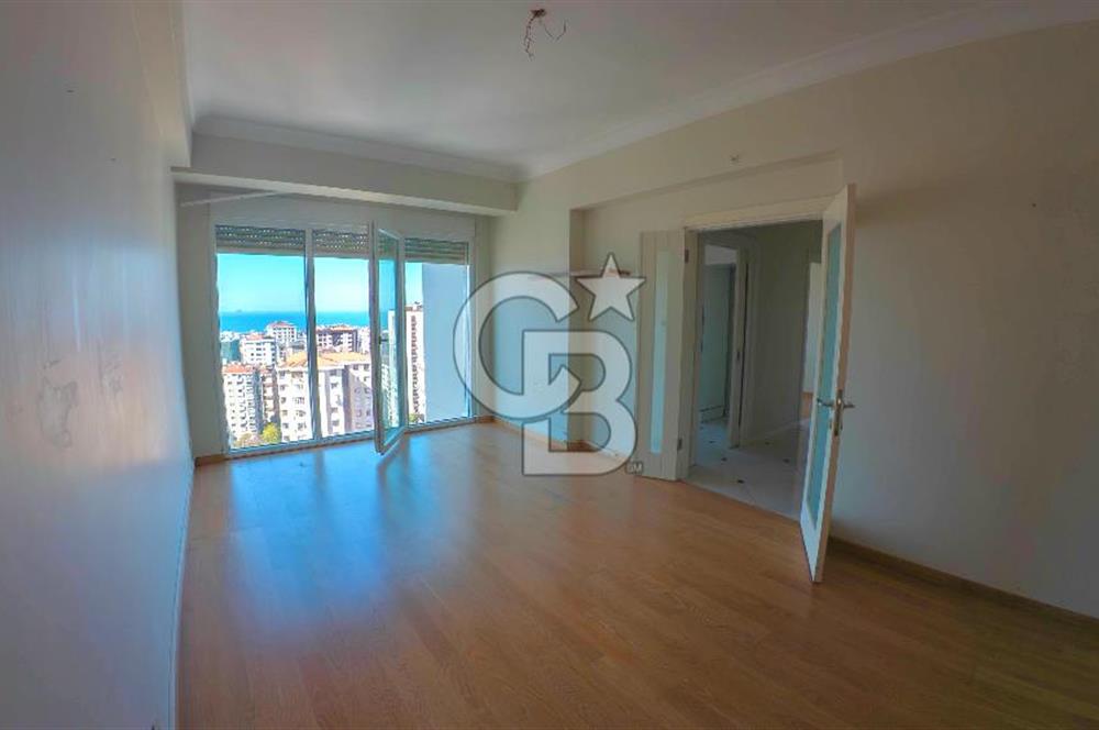 Erenköy Kazımkarabekirpaşa sokakta 3+1 boş, deniz gören havuzlu, otoparklı daire 
