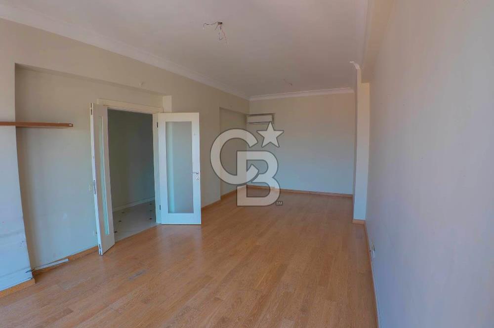 Erenköy Kazımkarabekirpaşa sokakta 3+1 boş, deniz gören havuzlu, otoparklı daire 