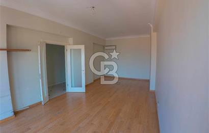 Erenköy Kazımkarabekirpaşa sokakta 3+1 boş, deniz gören havuzlu, otoparklı daire 