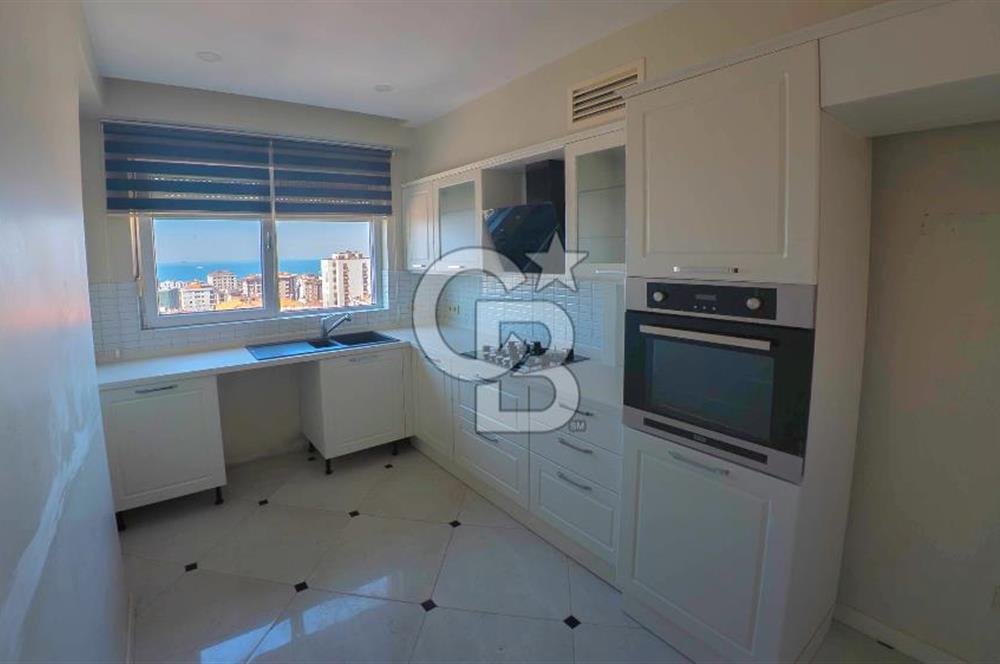 Erenköy Kazımkarabekirpaşa sokakta 3+1 boş, deniz gören havuzlu, otoparklı daire 