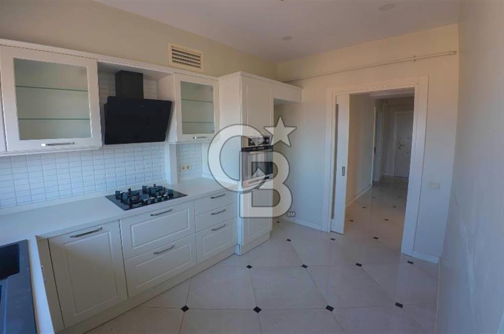 Erenköy Kazımkarabekirpaşa sokakta 3+1 boş, deniz gören havuzlu, otoparklı daire 