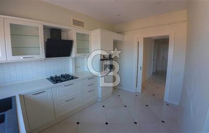 Erenköy Kazımkarabekirpaşa sokakta 3+1 boş, deniz gören havuzlu, otoparklı daire 