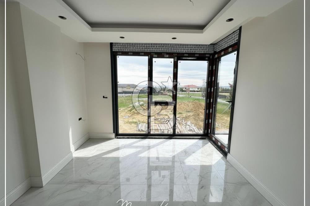 Silivri Ortaköyde Deniz Manzaralı Satılık 6+1 Lüks Villa