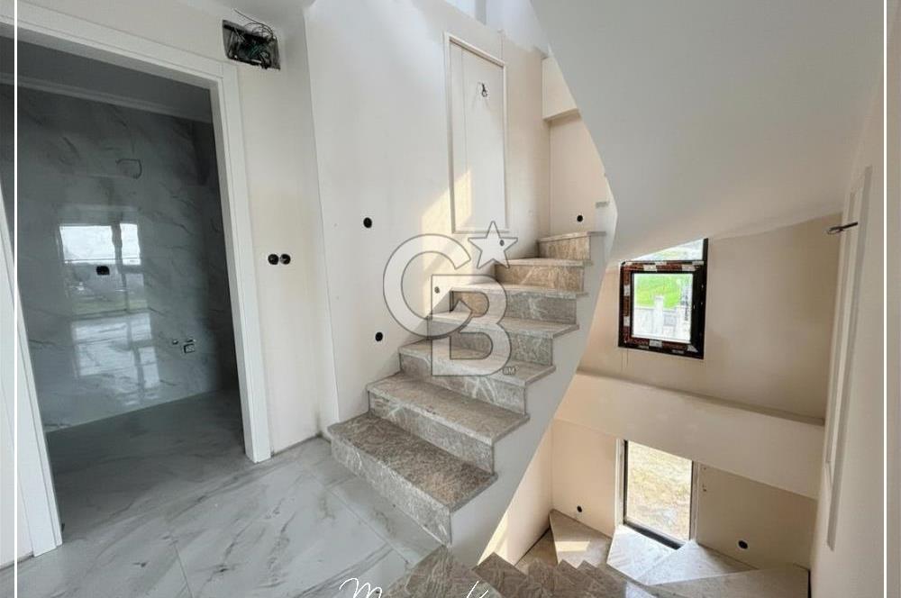 Silivri Ortaköyde Deniz Manzaralı Satılık 6+1 Lüks Villa