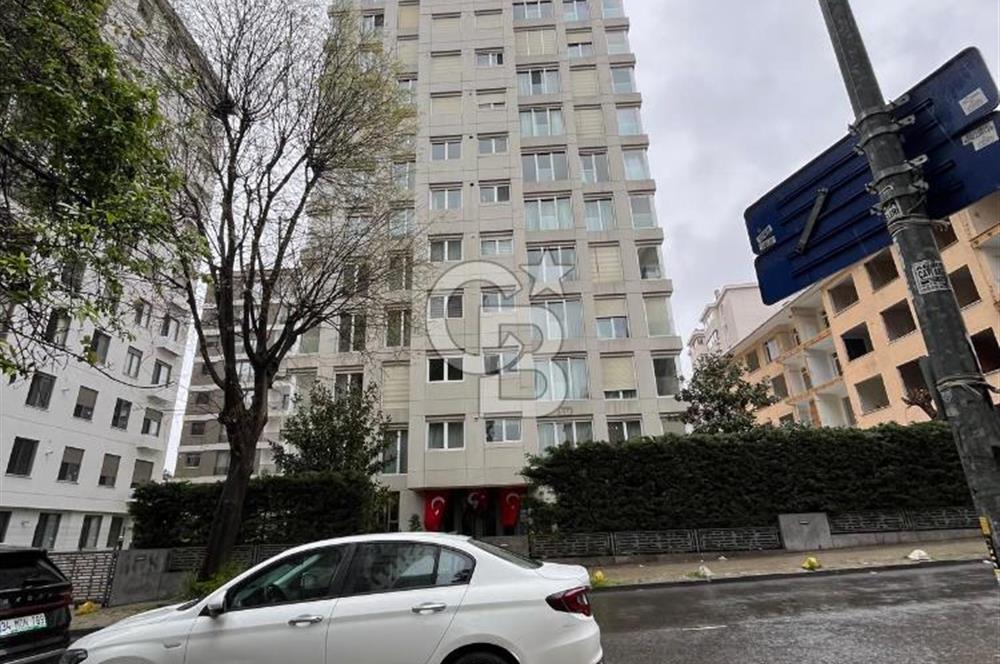 Erenköy Kazımkarabekirpaşa sokakta 3+1 boş, deniz gören havuzlu, otoparklı daire 