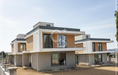 Silivri Ortaköyde Deniz Manzaralı Satılık 6+1 Lüks Villa
