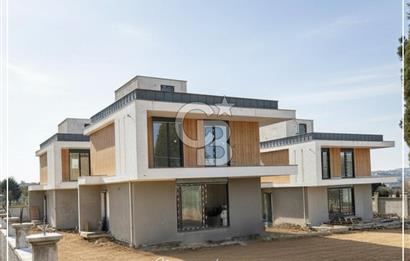 Silivri Ortaköyde Deniz Manzaralı Satılık 6+1 Lüks Villa