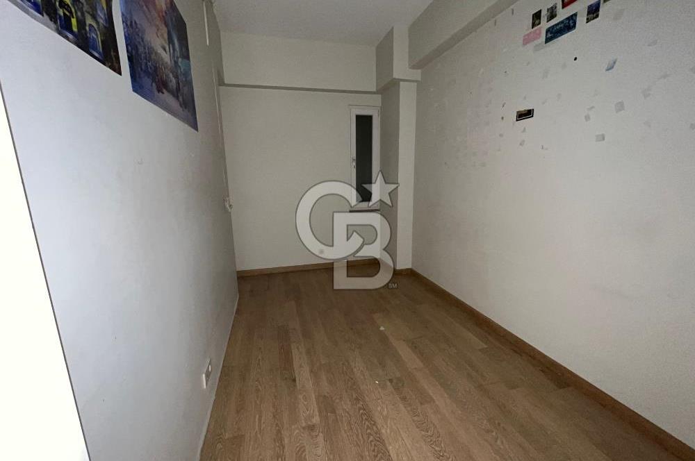 Erenköy Kazımkarabekirpaşa sokakta 3+1 boş, deniz gören havuzlu, otoparklı daire 