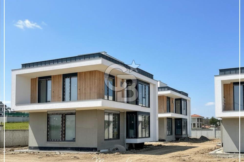 Silivri Ortaköyde Deniz Manzaralı Satılık 6+1 Lüks Villa