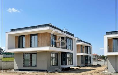 Silivri Ortaköyde Deniz Manzaralı Satılık 6+1 Lüks Villa