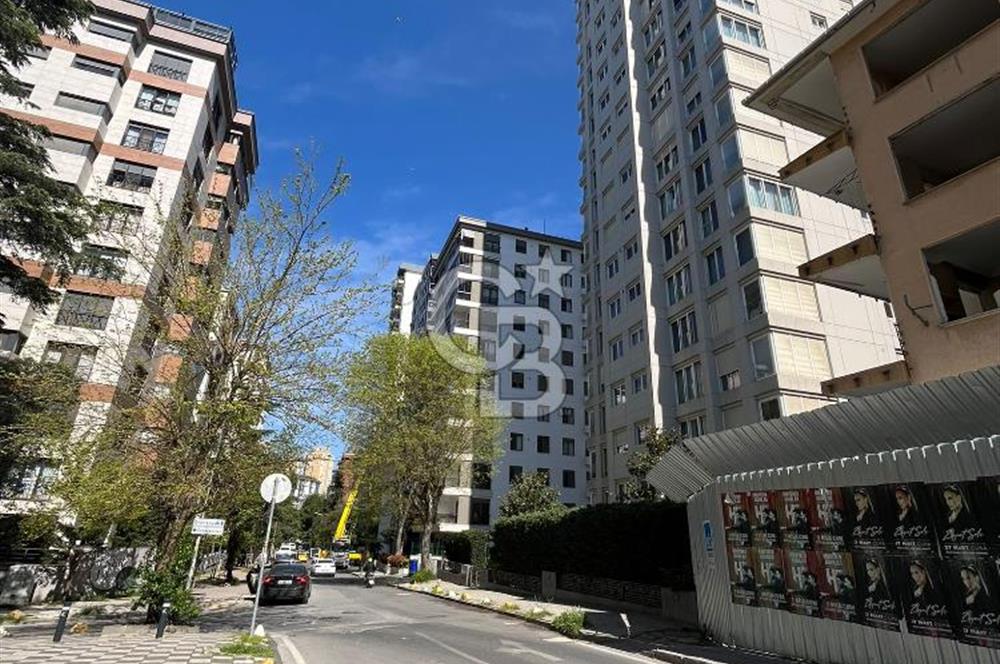 Erenköy Kazımkarabekirpaşa sokakta 3+1 boş, deniz gören havuzlu, otoparklı daire 