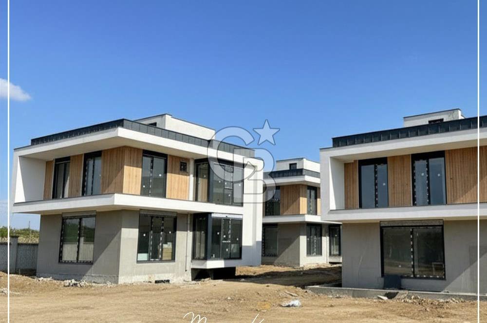 Silivri Ortaköyde Deniz Manzaralı Satılık 6+1 Lüks Villa