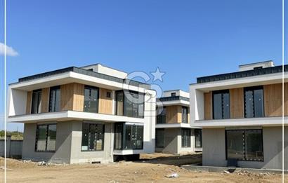 Silivri Ortaköyde Deniz Manzaralı Satılık 6+1 Lüks Villa