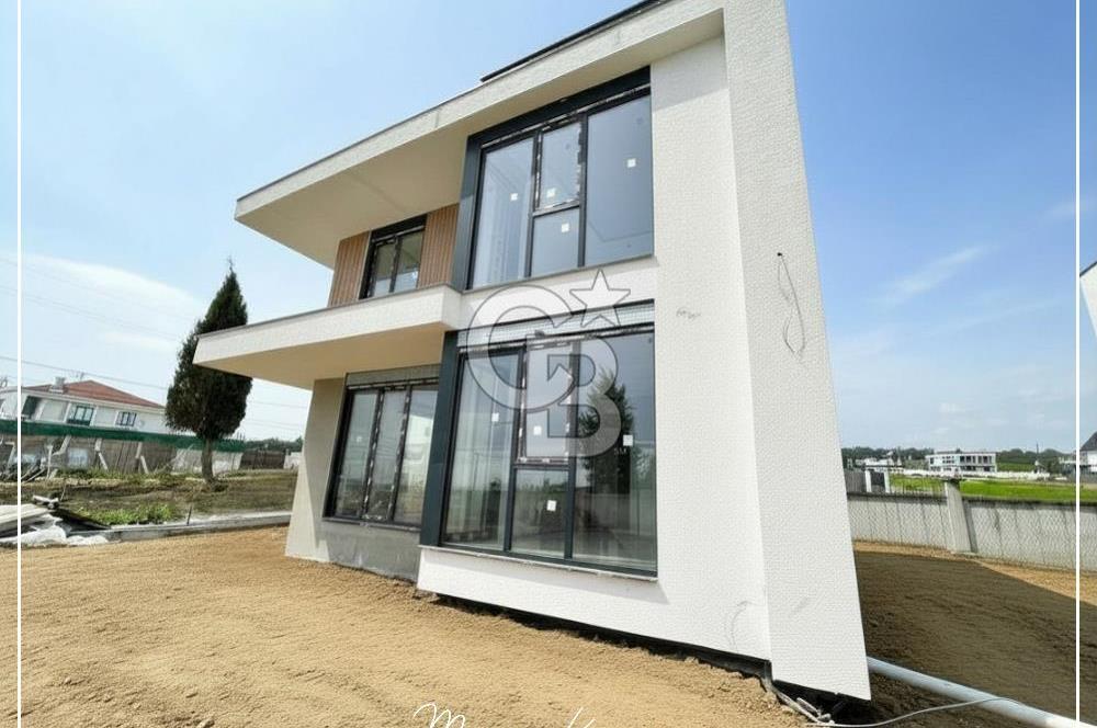 Silivri Ortaköyde Deniz Manzaralı Satılık 6+1 Lüks Villa