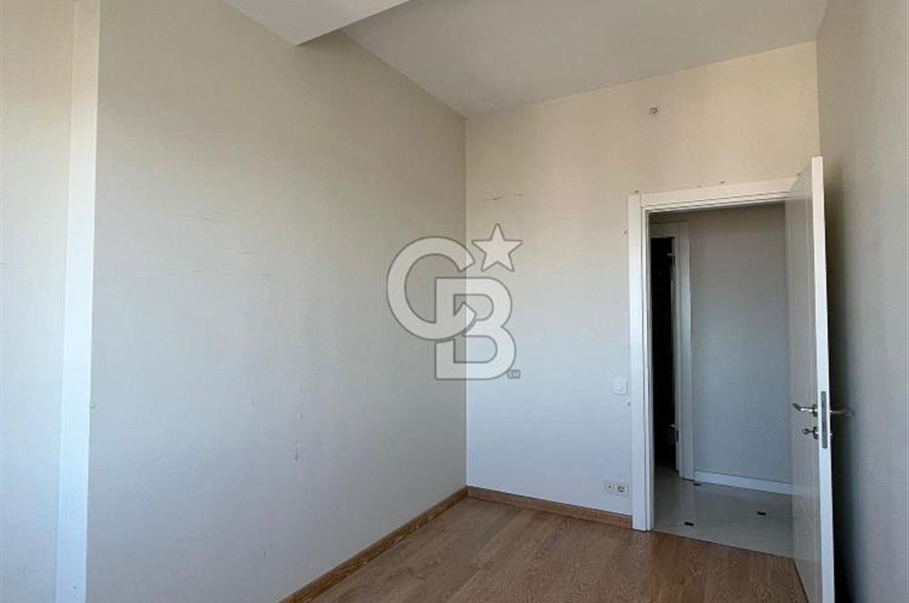 Erenköy Kazımkarabekirpaşa sokakta 3+1 boş, deniz gören havuzlu, otoparklı daire 