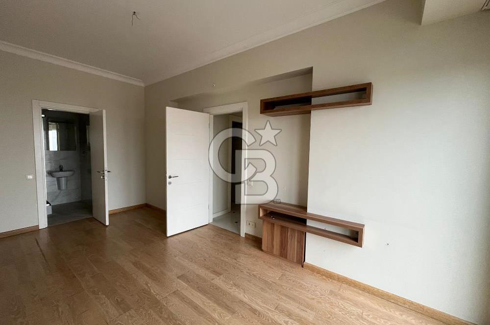 Erenköy Kazımkarabekirpaşa sokakta 3+1 boş, deniz gören havuzlu, otoparklı daire 