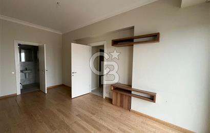 Erenköy Kazımkarabekirpaşa sokakta 3+1 boş, deniz gören havuzlu, otoparklı daire 