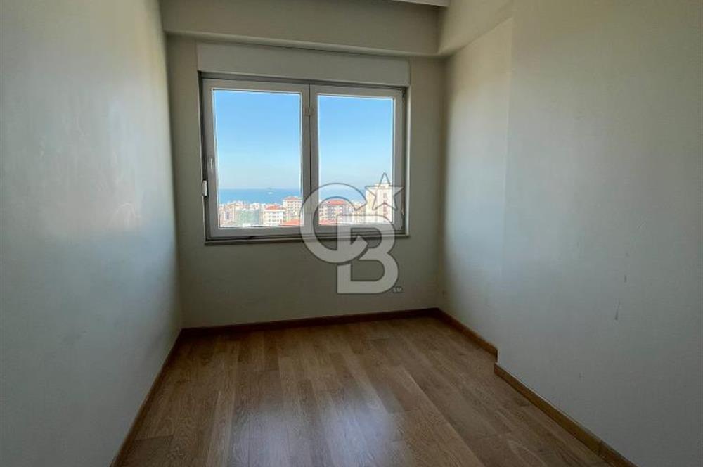 Erenköy Kazımkarabekirpaşa sokakta 3+1 boş, deniz gören havuzlu, otoparklı daire 