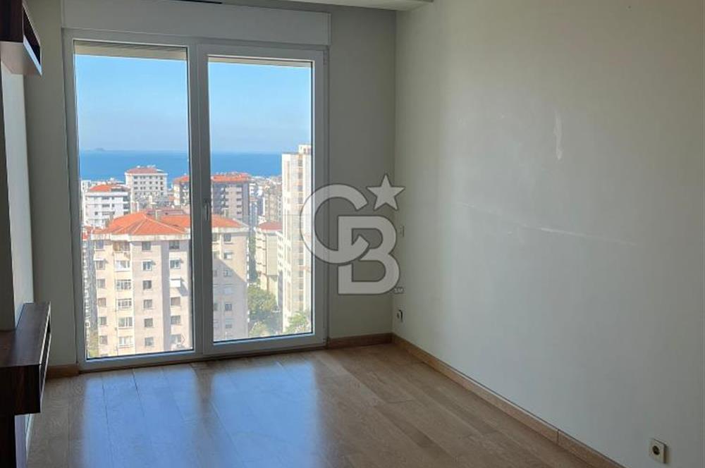 Erenköy Kazımkarabekirpaşa sokakta 3+1 boş, deniz gören havuzlu, otoparklı daire 