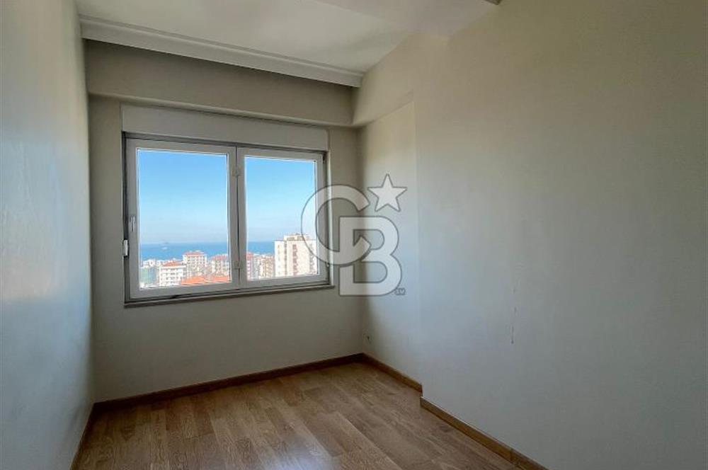 Erenköy Kazımkarabekirpaşa sokakta 3+1 boş, deniz gören havuzlu, otoparklı daire 