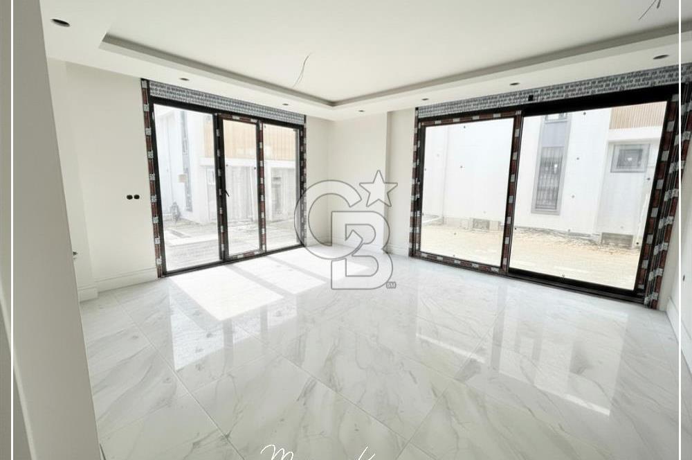 Silivri Ortaköyde Deniz Manzaralı Satılık 6+1 Lüks Villa