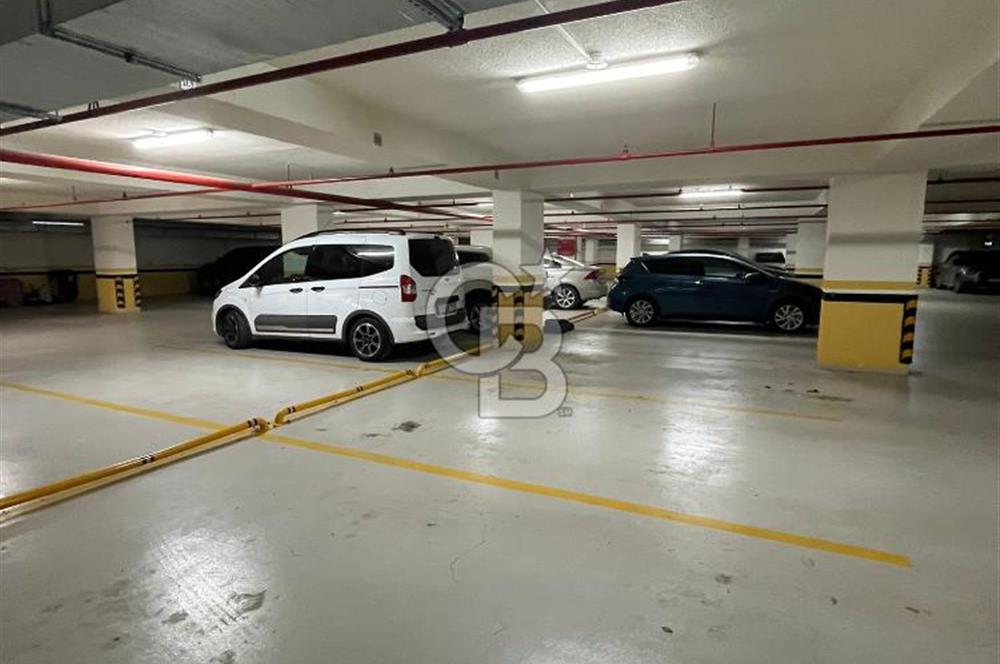 Erenköy Kazımkarabekirpaşa sokakta 3+1 boş, deniz gören havuzlu, otoparklı daire 