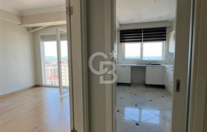 Erenköy Kazımkarabekirpaşa sokakta 3+1 boş, deniz gören havuzlu, otoparklı daire 