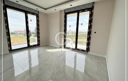 Silivri Ortaköyde Deniz Manzaralı Satılık 6+1 Lüks Villa