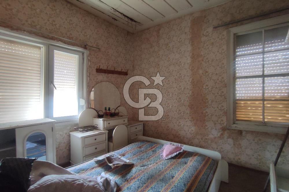 Ayvalık merkez Macaron'da satılık 5+1 müstakil ev 